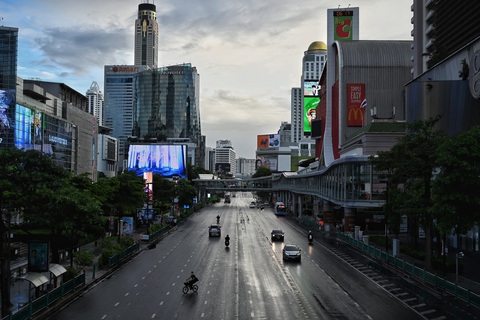 Thái Lan lại giới nghiêm ban đêm vùng Đại Bangkok - Ảnh 1. Thái Lan lại giới nghiêm ban đêm vùng Đại Bangkok - Ảnh 1.