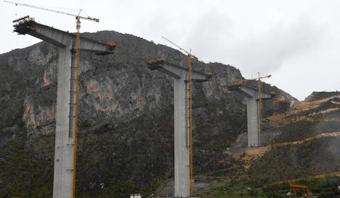 Vì sao EU giúp Montenegro khỏi núi nợ từ Trung Quốc? - Ảnh 2. Vì sao EU giúp Montenegro khỏi núi nợ từ Trung Quốc? - Ảnh 2.