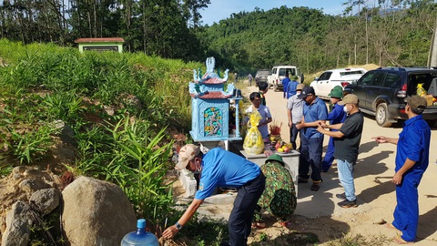 Sẽ xây bia tưởng niệm 13 liệt sĩ hy sinh trên đường cứu nạn tại thủy điện Rào Trăng 3 - Ảnh 1. Sẽ xây bia tưởng niệm 13 liệt sĩ hy sinh trên đường cứu nạn tại thủy điện Rào Trăng 3 - Ảnh 1.