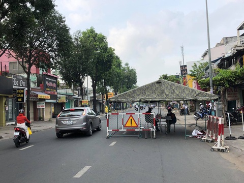 Dời chốt ở đường Nguyễn Kiệm, nới lỏng kiểm tra qua các chốt ở Gò Vấp - Ảnh 1. Dời chốt ở đường Nguyễn Kiệm, nới lỏng kiểm tra qua các chốt ở Gò Vấp - Ảnh 1.