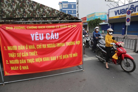 Dời chốt ở đường Nguyễn Kiệm, nới lỏng kiểm tra qua các chốt ở Gò Vấp - Ảnh 2. Dời chốt ở đường Nguyễn Kiệm, nới lỏng kiểm tra qua các chốt ở Gò Vấp - Ảnh 2.