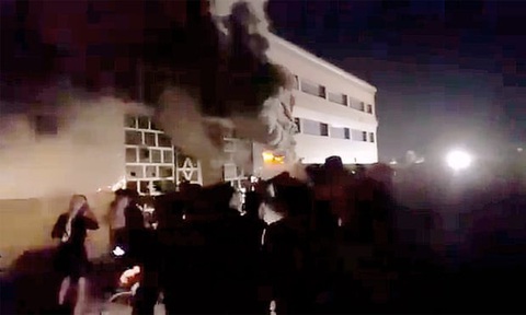 Cháy tại bệnh viện điều trị COVID-19 ở Iraq: 92 người chết, 100 người bị thương - Ảnh 1. Cháy tại bệnh viện điều trị COVID-19 ở Iraq: 92 người chết, 100 người bị thương - Ảnh 1.