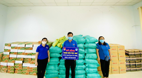 Nghe các anh ở chốt hỏi mai có nước nữa không, mình vui lắm - Ảnh 1. Nghe các anh ở chốt hỏi mai có nước nữa không, mình vui lắm - Ảnh 1.