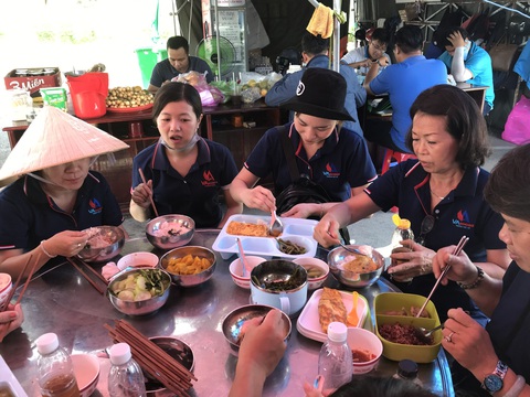 15 tấn gạo, 5 tấn rau củ gửi người nghèo, người sống trong khu phong tỏa ở Cần Thơ - Ảnh 6. 15 tấn gạo, 5 tấn rau củ gửi người nghèo, người sống trong khu phong tỏa ở Cần Thơ - Ảnh 6.