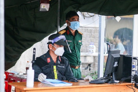 Qua chốt nhưng không cần chạm - Ảnh 8. Qua chốt nhưng không cần chạm - Ảnh 8.