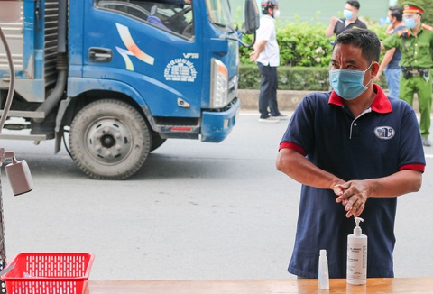 Qua chốt nhưng không cần chạm - Ảnh 7. Qua chốt nhưng không cần chạm - Ảnh 7.