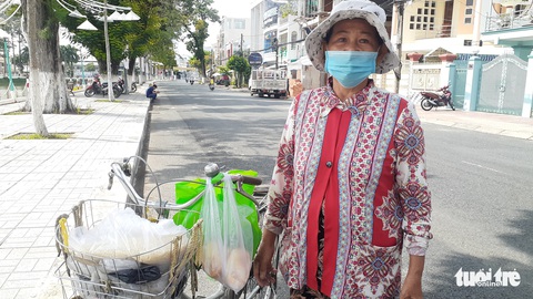 Ấm lòng với ATM gạo, quán cơm 2.000 đồng cho người nghèo ở An Giang - Ảnh 1. Ấm lòng với ATM gạo, quán cơm 2.000 đồng cho người nghèo ở An Giang - Ảnh 1.