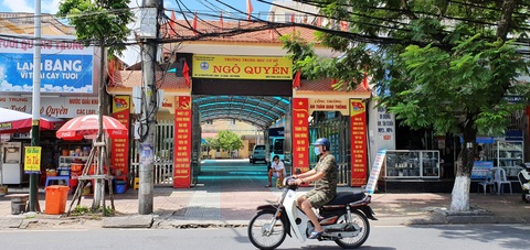 Hiệu trưởng và thủ quỹ Trường THCS Ngô Quyền bị khởi tố liên quan lạm thu - Ảnh 1. Hiệu trưởng và thủ quỹ Trường THCS Ngô Quyền bị khởi tố liên quan lạm thu - Ảnh 1.