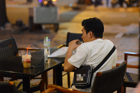 Thuốc lá thế hệ mới lậu lọt cửa thế nào? - Ảnh 2. Thuốc lá thế hệ mới lậu lọt cửa thế nào? - Ảnh 2.