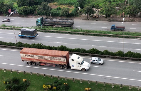 Thời hạn của giấy xét nghiệm mỗi nơi một kiểu làm khó vận tải hàng hóa - Ảnh 1. Thời hạn của giấy xét nghiệm mỗi nơi một kiểu làm khó vận tải hàng hóa - Ảnh 1.
