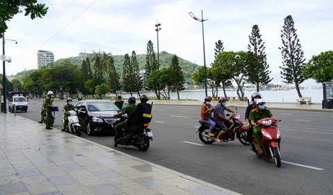 Phố biển Vũng Tàu ngày đầu giãn cách - Ảnh 8. Phố biển Vũng Tàu ngày đầu giãn cách - Ảnh 8.