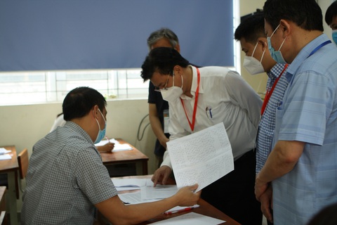 Chấm thi tốt nghiệp THPT: Giám khảo lo đáp án đóng, bộ nói hướng dẫn chấm mở - Ảnh 1. Chấm thi tốt nghiệp THPT: Giám khảo lo đáp án đóng, bộ nói hướng dẫn chấm mở - Ảnh 1.