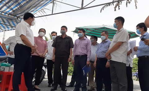 Thứ trưởng Bộ Y tế Đỗ Xuân Tuyên nhắc người cách ly tự vệ sinh phòng ở - Ảnh 1. Thứ trưởng Bộ Y tế Đỗ Xuân Tuyên nhắc người cách ly tự vệ sinh phòng ở - Ảnh 1.