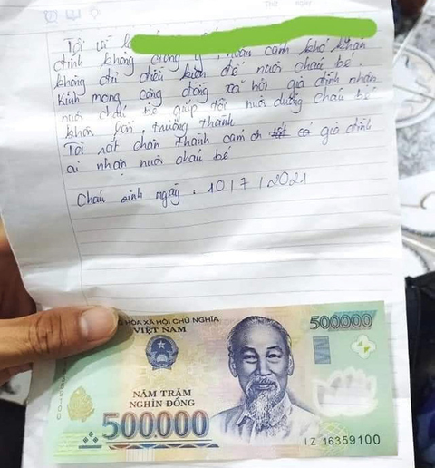 Một phụ nữ ủ ấm cứu bé trai 3 ngày tuổi bị bỏ rơi bên đường cùng bức tâm thư - Ảnh 2. Một phụ nữ ủ ấm cứu bé trai 3 ngày tuổi bị bỏ rơi bên đường cùng bức tâm thư - Ảnh 2.