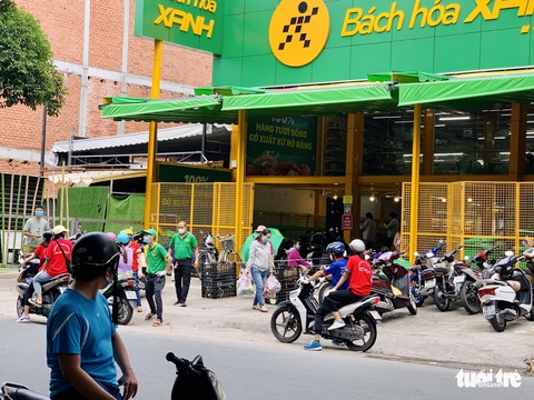 Hớt hải chạy đua mua thực phẩm trong 10 phút theo quy định của cửa hàng - Ảnh 2. Hớt hải chạy đua mua thực phẩm trong 10 phút theo quy định của cửa hàng - Ảnh 2.