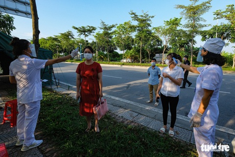 Hà Nội test nhanh COVID-19 tại chốt kiểm dịch các cửa ngõ - Ảnh 4. Hà Nội test nhanh COVID-19 tại chốt kiểm dịch các cửa ngõ - Ảnh 4.