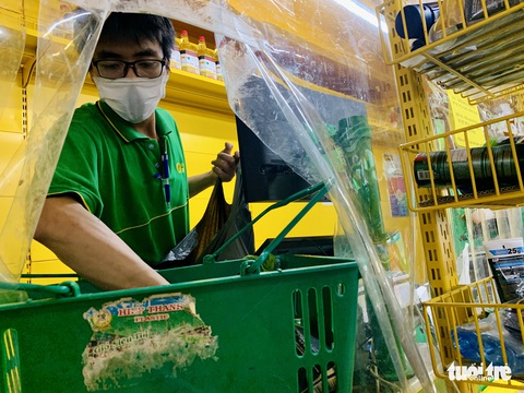 Hớt hải chạy đua mua thực phẩm trong 10 phút theo quy định của cửa hàng - Ảnh 10. Hớt hải chạy đua mua thực phẩm trong 10 phút theo quy định của cửa hàng - Ảnh 10.