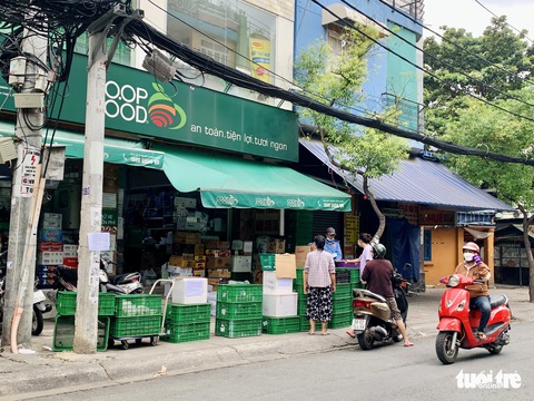 Hớt hải chạy đua mua thực phẩm trong 10 phút theo quy định của cửa hàng - Ảnh 13. Hớt hải chạy đua mua thực phẩm trong 10 phút theo quy định của cửa hàng - Ảnh 13.