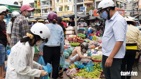 Người dân An Giang đổ xô mua hàng hóa tích trữ, giá nông sản tăng gấp 4 lần - Ảnh 2. Người dân An Giang đổ xô mua hàng hóa tích trữ, giá nông sản tăng gấp 4 lần - Ảnh 2.