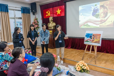 Đại học là môi trường lý tưởng để sử dụng ngoại ngữ - Ảnh 1. Đại học là môi trường lý tưởng để sử dụng ngoại ngữ - Ảnh 1.