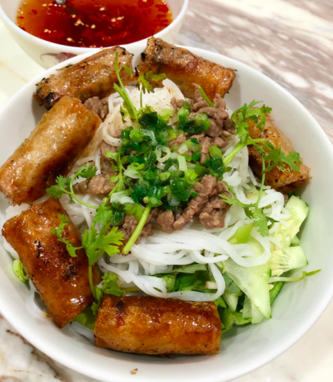 Hứa Vĩ Văn nấu bún bò Huế theo linh cảm ẩm thực trời phú - Ảnh 6. Hứa Vĩ Văn nấu bún bò Huế theo linh cảm ẩm thực trời phú - Ảnh 6.