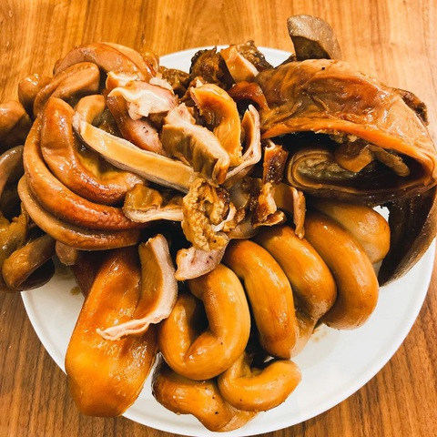 Diễn viên Trung Dũng nấu lòng khìa nước dừa và tô canh huyết - Ảnh 1. Diễn viên Trung Dũng nấu lòng khìa nước dừa và tô canh huyết - Ảnh 1.