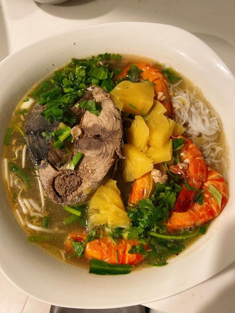 Diễn viên Trung Dũng nấu lòng khìa nước dừa và tô canh huyết - Ảnh 7. Diễn viên Trung Dũng nấu lòng khìa nước dừa và tô canh huyết - Ảnh 7.