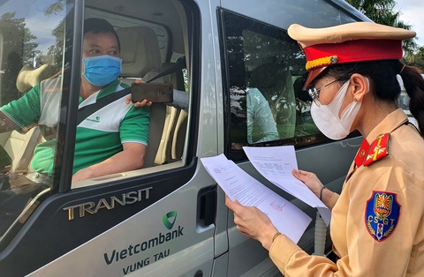HỎI - ĐÁP về dịch COVID-19: Xe chở công nhân, kỹ sư ra vào Vũng Tàu ra sao khi giãn cách? - Ảnh 1. HỎI - ĐÁP về dịch COVID-19: Xe chở công nhân, kỹ sư ra vào Vũng Tàu ra sao khi giãn cách? - Ảnh 1.