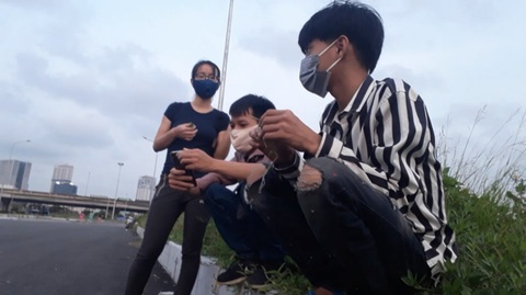 Trẻ đường phố mùa dịch - Kỳ 1: Nhà cống - Ảnh 2. Trẻ đường phố mùa dịch - Kỳ 1: Nhà cống - Ảnh 2.