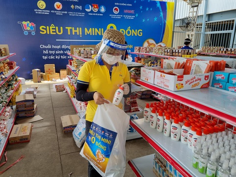 Thêm 50.000 phiếu mua hàng siêu thị 0 đồng tặng lao động nghèo, sinh viên - Ảnh 2. Thêm 50.000 phiếu mua hàng siêu thị 0 đồng tặng lao động nghèo, sinh viên - Ảnh 2.