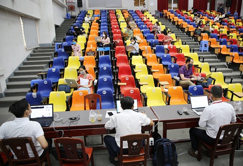 Hơn 20.000 sinh viên ĐH Duy Tân thi kết thúc học phần online giữa mùa dịch - Ảnh 3. Hơn 20.000 sinh viên ĐH Duy Tân thi kết thúc học phần online giữa mùa dịch - Ảnh 3.