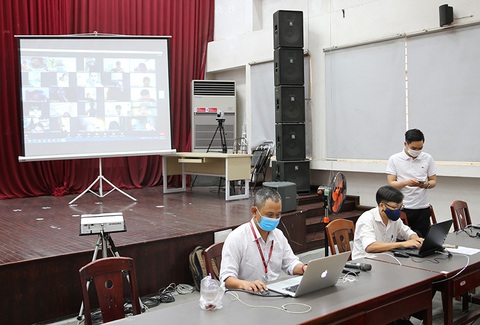 Hơn 20.000 sinh viên ĐH Duy Tân thi kết thúc học phần online giữa mùa dịch - Ảnh 1. Hơn 20.000 sinh viên ĐH Duy Tân thi kết thúc học phần online giữa mùa dịch - Ảnh 1.
