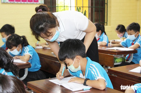 DỊCH COVID-19 NGÀY 15-7: Khởi tố 2 vụ làm lây lan dịch; học sinh Bắc Ninh trở lại trường từ 19-7 - Ảnh 1. DỊCH COVID-19 NGÀY 15-7: Khởi tố 2 vụ làm lây lan dịch; học sinh Bắc Ninh trở lại trường từ 19-7 - Ảnh 1.