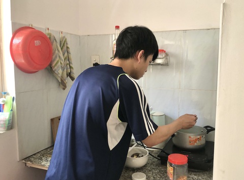 Hôm qua thèm canh chua, tôi phải gọi về cầu cứu mẹ 2 lần vì khó nấu quá - Ảnh 1. Hôm qua thèm canh chua, tôi phải gọi về cầu cứu mẹ 2 lần vì khó nấu quá - Ảnh 1.