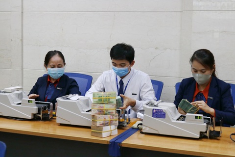 3 ngân hàng đầu tiên công bố giảm lãi suất cho vay - Ảnh 1. 3 ngân hàng đầu tiên công bố giảm lãi suất cho vay - Ảnh 1.