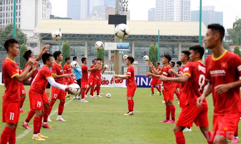 HLV Park Hang Seo căng mình với tuyển Việt Nam và tuyển U23 - Ảnh 2. HLV Park Hang Seo căng mình với tuyển Việt Nam và tuyển U23 - Ảnh 2.