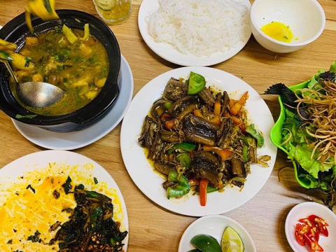 Người xứ Nghệ bày cách nấu đủ món lươn chuẩn những ngày giãn cách - Ảnh 1. Người xứ Nghệ bày cách nấu đủ món lươn chuẩn những ngày giãn cách - Ảnh 1.