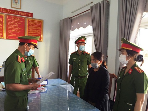 Bắt giam nữ cán bộ xã giả danh cộng tác viên ngân hàng lừa đảo hơn 5 tỉ đồng - Ảnh 1. Bắt giam nữ cán bộ xã giả danh cộng tác viên ngân hàng lừa đảo hơn 5 tỉ đồng - Ảnh 1.