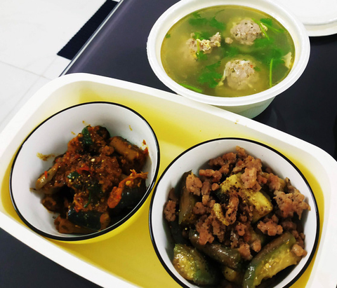 Bún gạo trộn rau củ, cá kho, bầu dồn thác lác và bí quyết của một anh chồng đảm đang - Ảnh 5. Bún gạo trộn rau củ, cá kho, bầu dồn thác lác và bí quyết của một anh chồng đảm đang - Ảnh 5.