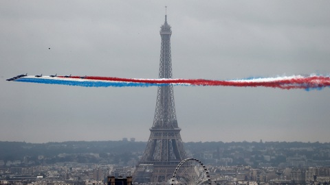Đóng cửa dài nhất sau Thế chiến 2, tháp Eiffel của Pháp đã mở lại - Ảnh 1. Đóng cửa dài nhất sau Thế chiến 2, tháp Eiffel của Pháp đã mở lại - Ảnh 1.