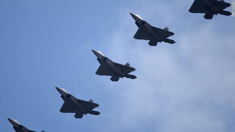 Mỹ điều hơn 20 tiêm kích F-22 tới Thái Bình Dương - Ảnh 1. Mỹ điều hơn 20 tiêm kích F-22 tới Thái Bình Dương - Ảnh 1.