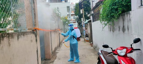 Trời mưa không kịp trở tay, cả đội ôm nhau cho ấm - Ảnh 6. Trời mưa không kịp trở tay, cả đội ôm nhau cho ấm - Ảnh 6.
