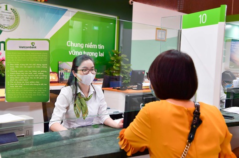 Vietcombank giảm 1% lãi vay hỗ trợ khách hàng bị ảnh hưởng bởi dịch COVID-19 - Ảnh 1. Vietcombank giảm 1% lãi vay hỗ trợ khách hàng bị ảnh hưởng bởi dịch COVID-19 - Ảnh 1.