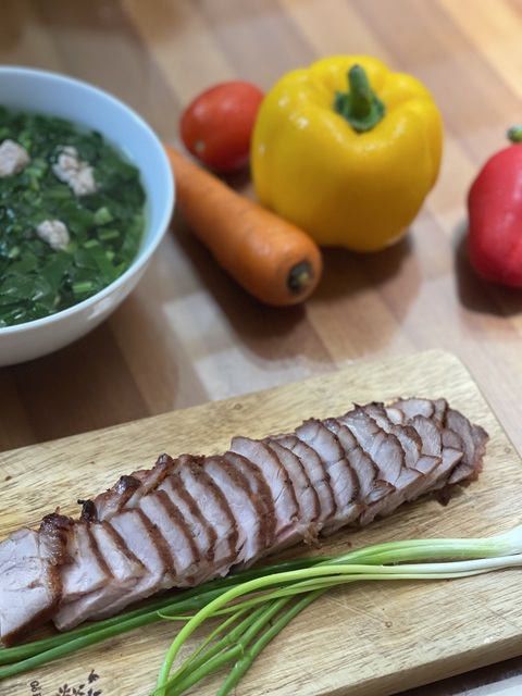 Thịt heo xá xíu - rau càng cua xào bò - canh cải nấu mọc - Ảnh 1. Thịt heo xá xíu - rau càng cua xào bò - canh cải nấu mọc - Ảnh 1.
