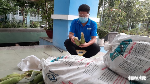 Chuyến xe yêu thương chở gần 10 tấn bắp đến tận tay người dân - Ảnh 1. Chuyến xe yêu thương chở gần 10 tấn bắp đến tận tay người dân - Ảnh 1.