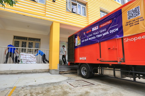 Giỏ quà nghĩa tình lên đường đến với công nhân, người khó khăn - Ảnh 5. Giỏ quà nghĩa tình lên đường đến với công nhân, người khó khăn - Ảnh 5.