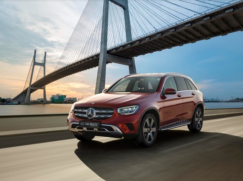 Mercedes-Benz tặng gói bảo dưỡng 2 năm trị giá gần 30 triệu đồng - Ảnh 1. Mercedes-Benz tặng gói bảo dưỡng 2 năm trị giá gần 30 triệu đồng - Ảnh 1.