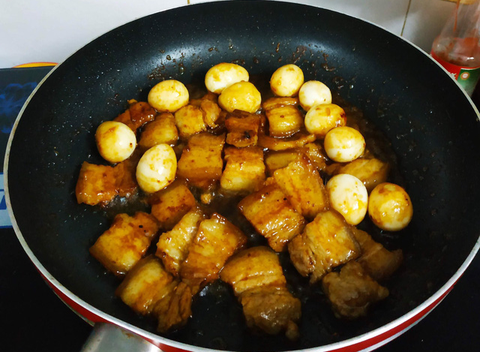 Bún gạo trộn rau củ, cá kho, bầu dồn thác lác và bí quyết của một anh chồng đảm đang - Ảnh 6. Bún gạo trộn rau củ, cá kho, bầu dồn thác lác và bí quyết của một anh chồng đảm đang - Ảnh 6.