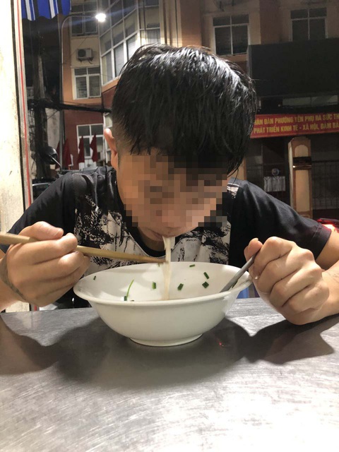 Trẻ đường phố mùa dịch - Kỳ 2: Những bữa cơm không no - Ảnh 1. Trẻ đường phố mùa dịch - Kỳ 2: Những bữa cơm không no - Ảnh 1.