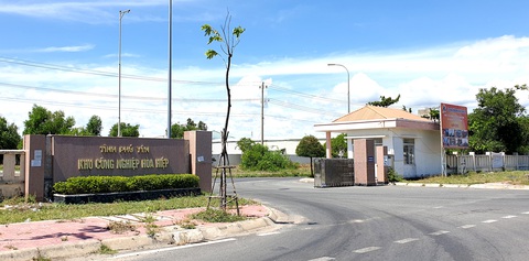 Phong tỏa khoa tim mạch bệnh viện ở Phú Yên vì 2 bệnh nhân âm tính thành dương tính - Ảnh 2. Phong tỏa khoa tim mạch bệnh viện ở Phú Yên vì 2 bệnh nhân âm tính thành dương tính - Ảnh 2.